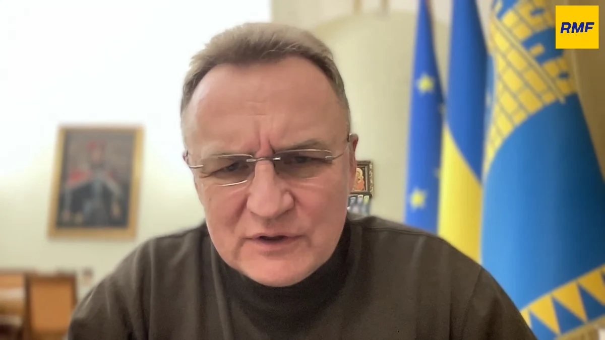 "Nie mamy wyboru - albo wolne państwo, albo okupacja" - powiedział w Popołudniowej rozmowie w RMF FM mer Lwowa Andrij Sadowy w trzecią rocznicę pełnoskalowej wojny w Ukrainie. Ukraiński samorządowiec wskazał, że jest przekonany, iż po wyborach prezydenckich w Polsce może zmienić się stanowisko Warszawy ws. wysłania polskiego wojska na Ukrainę. Sadowy powiedział, że dziś 50 tys. mieszkańców Lwowa walczy na froncie, a 1000 mieszkańców leży na Cmentarzu Łyczakowskim.