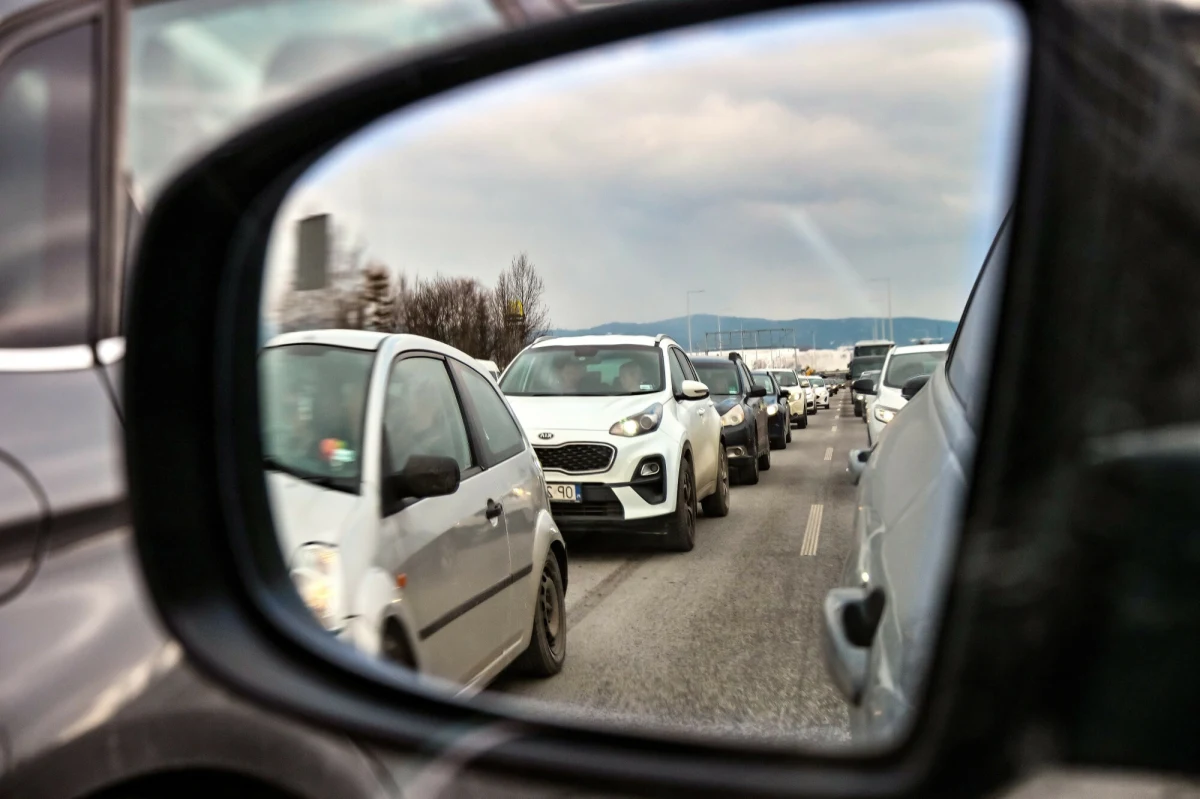 W poniedziałek rozpoczęły się prace związane z przebudową zakopianki w Libertowie koło Krakowa. Inwestycja ma poprawić płynność ruchu na trasie i bezpieczeństwo - zarówno kierowców, jak i pieszych. W ciągu dwóch lat drogowcy kompleksowo przebudują układ drogowy w tym miejscu.