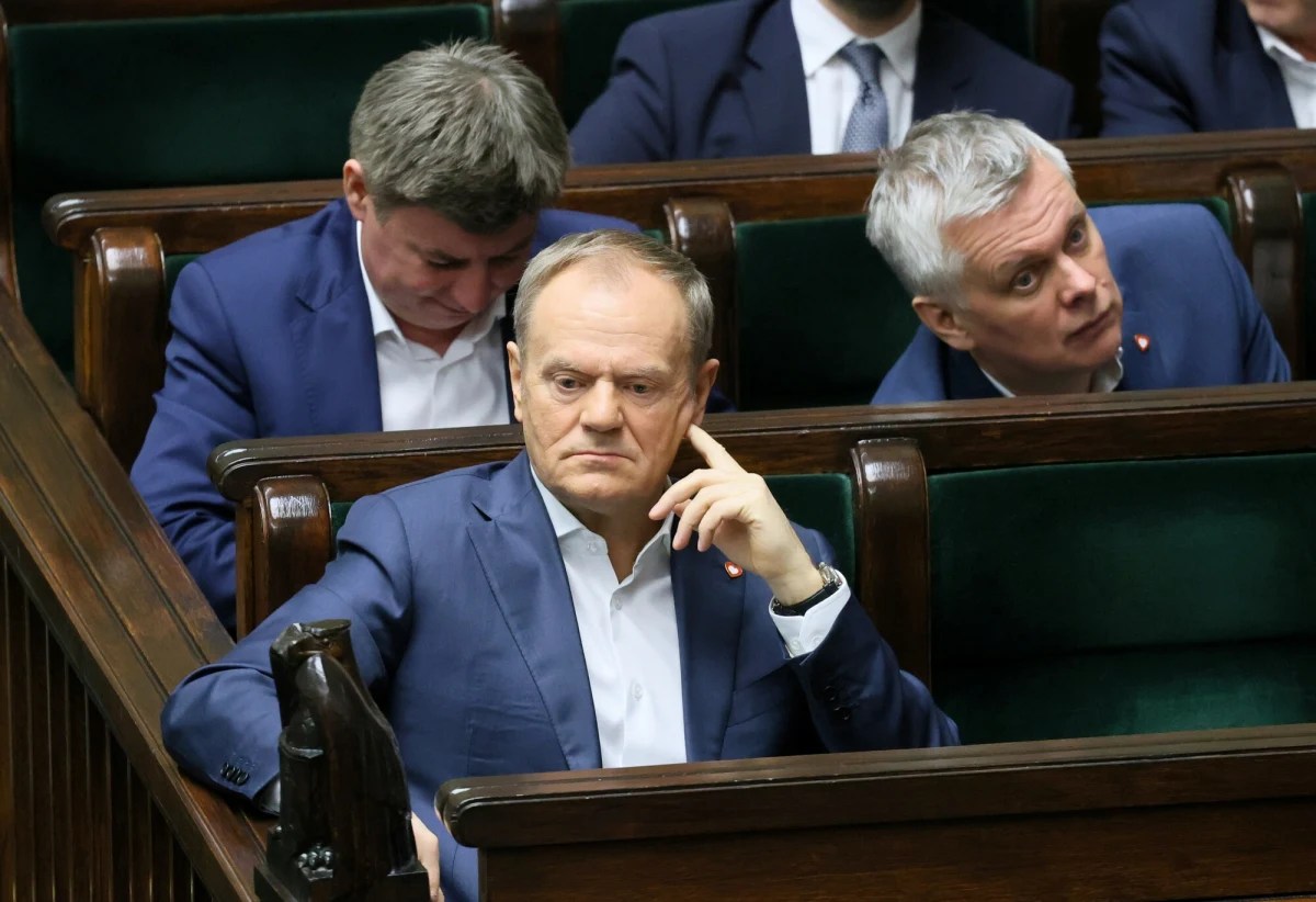 Tylko niespełna jedna trzecia Polaków jest zadowolona z dotychczasowych działań rządu Donalda Tuska. Niezadowolonych jest niemal dwa razy więcej - takie wyniki przynosi najnowszy sondaż Opinia24 dla RMF FM.