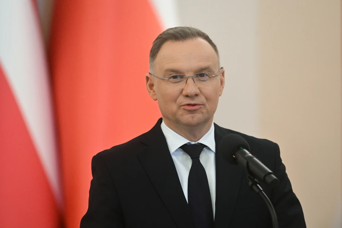 "Na stole są różne oferty dla Ukrainy" - powiedział Andrzej Duda po spotkaniu z prezydentem Łotwy Edgarsem Rinkeviczsem. Prezydent odniósł się do wojny za wschodnią granicą Polski i stwierdził, że najważniejsze jest, by doprowadzić do trwałego pokoju.