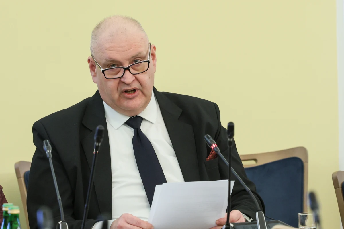 Czy w Polsce rzeczywiście ma miejsce pełzający zamach stanu? Prokuratura Okręgowa w Warszawie zajmie się zawiadomieniem szefa Trybunału Konstytucyjnego Bogdana Święczkowskiego w tej sprawie. Taką decyzję podjął prokurator generalny.