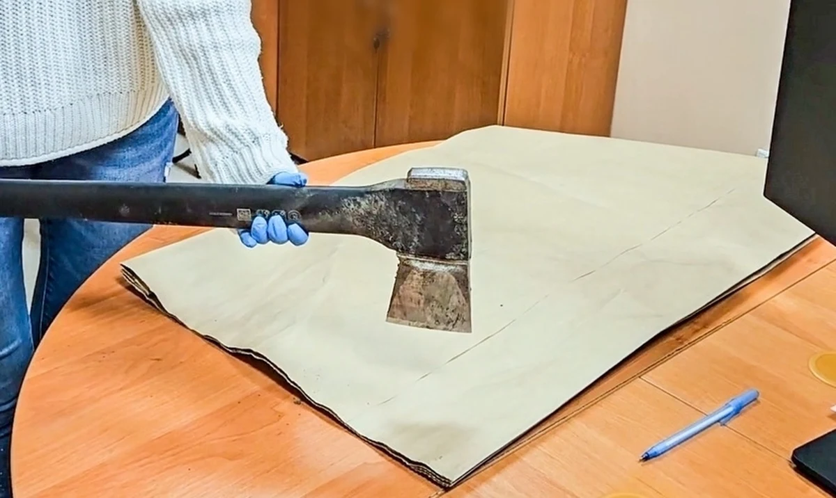 Nawet dekadę za kratkami może spędzić 48-latek z województwa lubuskiego, który zaatakował policjantów siekierą. Funkcjonariusze musieli oddać strzał ostrzegawczy z broni służbowej. Mężczyzna trafił na razie na dwa miesiące do aresztu. 