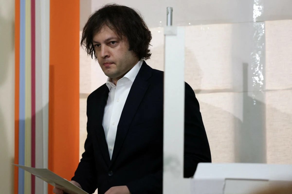 Ambasador UE w Gruzji, Polak Paweł Herczyński został dzisiaj ostro zaatakowany przez premiera Gruzji Irakliego Kobachidze za rzekomą ingerencję w politykę i oskarżony, że działa jakoby na polecenie "tajnego układu". Komisja Europejska dała wsparcie swojemu przedstawicielowi - informuje brukselska korespondentka RMF FM Katarzyna Szymańska-Borginon.