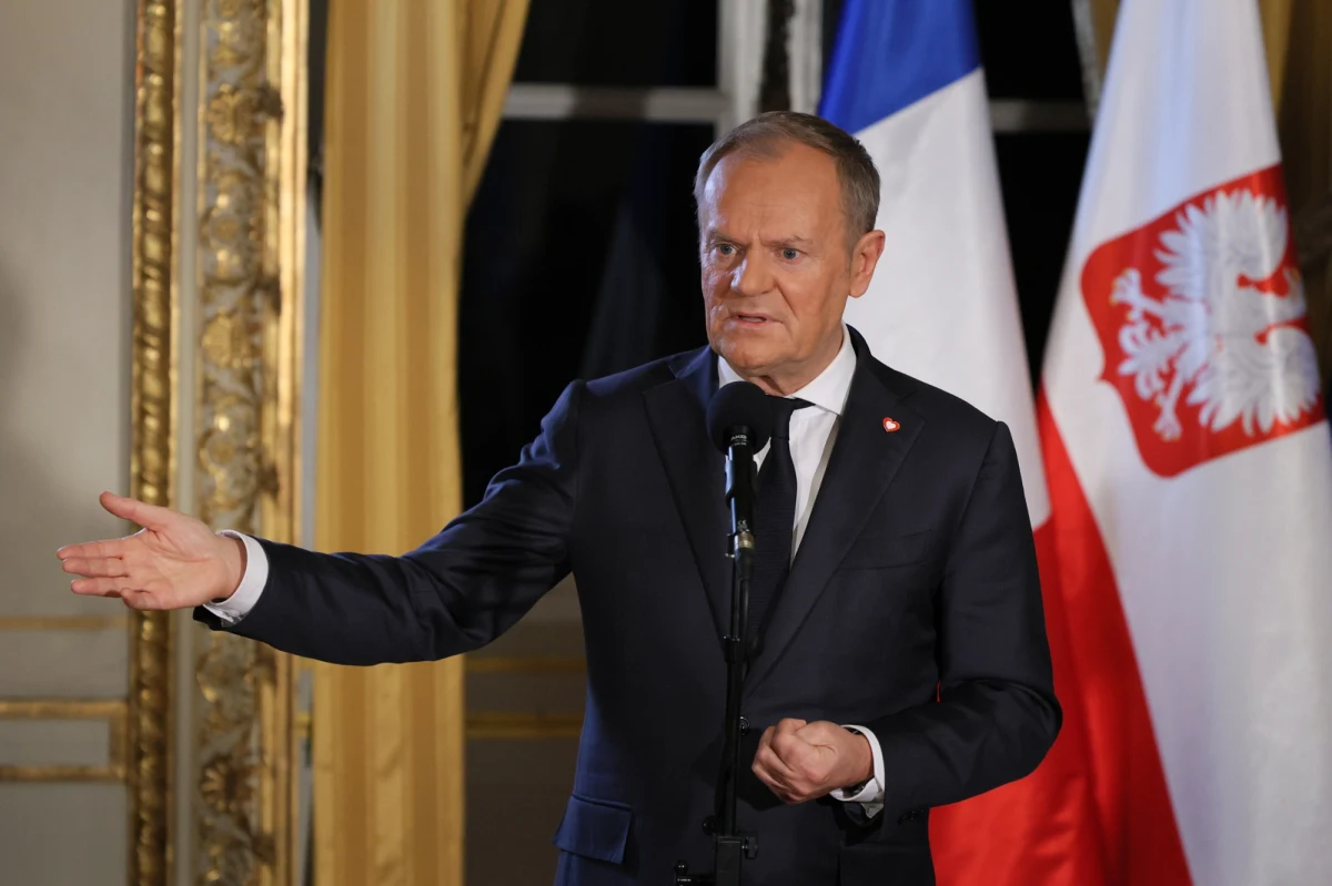 "Dokonano licznych zatrzymań. Czas na deportację" - napisał na platformie X premier Donald Tusk. Szef rządu skomentował w ten sposób informacje, które dostał od ministra spraw wewnętrznych i administracji Tomasza Siemoniaka o działaniach służb wobec zagranicznych gangów. 