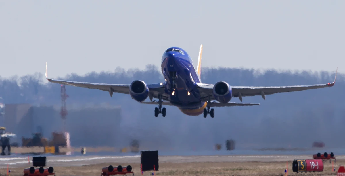 We wtorek na lotnisku w Chicago o mało nie doszło do katastrofy z udziałem dwóch samolotów. W momencie, gdy koła lądującej maszyny linii Southwest Airlines były metry od płyty lotniska, na kurs kolizyjny weszła jednostka firmy FlexJet.