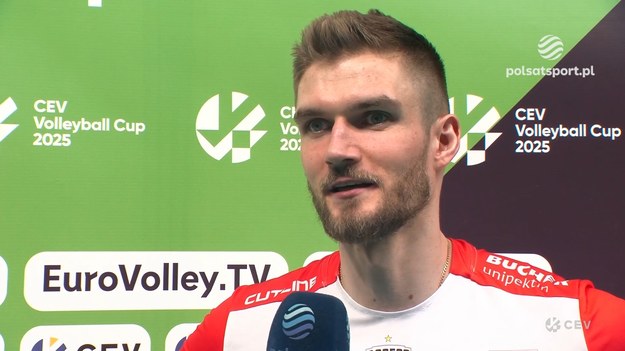 Asseco Resovia wygrała z Fenerbahce Medicana Stambuł 3:1 w rewanżowym meczu ćwierćfinału Pucharu CEV i wywalczyła awans do półfinału rozgrywek. - Takie mecze gra się bardzo nerwowo i cieszę się, że wygraliśmy. Pozdrawiam "Bedniego", bo pewnie to ogląda. Zdrówka, byczku! - powiedział Karol Kłos, środkowy Asseco Resovii, mając na myśli kontuzjowanego Bartosza Bednorza.