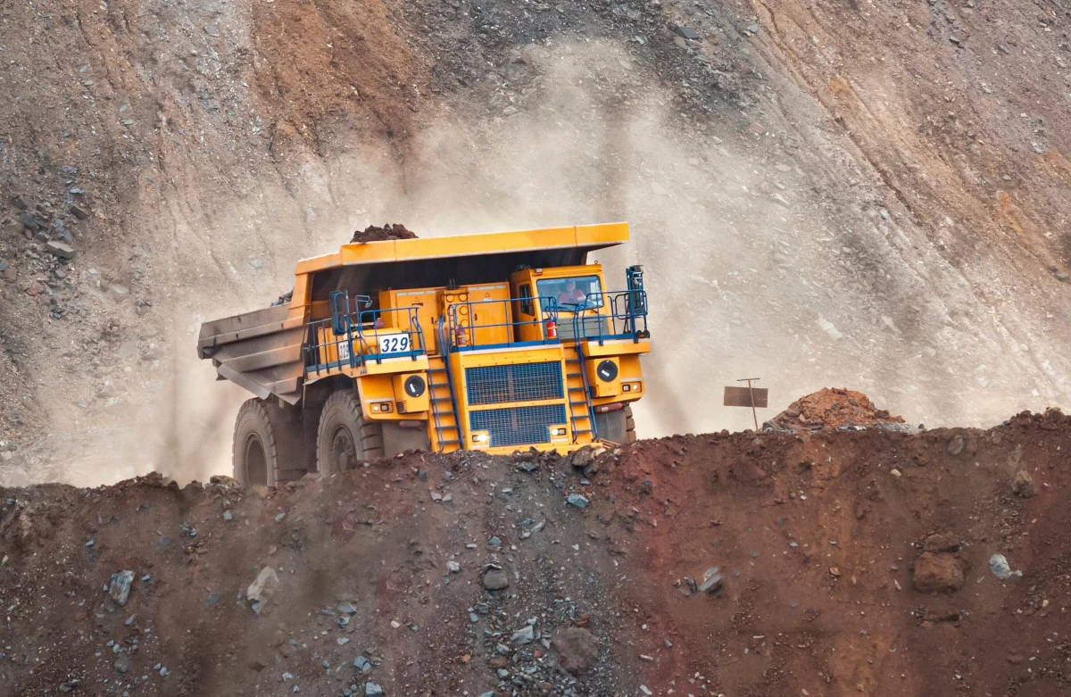 Na dziesiątki bilionów dolarów szacuje się wartość metali ziem rzadkich, stosowanych m.in. w wysokich technologiach, znajdujących się terenie Ukrainy. Takie wyliczenia przedstawił amerykański "Newsweek". We wtorek "Financial Times" podał, że Ukraina zgodziła się na porozumienie z USA w sprawie minerałów. Donald Trump zasugerował, że spotka się w piątek z Wołodymyrem Zełenskim, by podpisać umowę w tej sprawie.