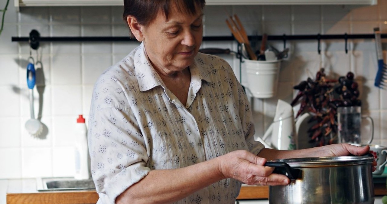 Babcina zupa z ziemniakami smakuje genialnie. Idealna na zimowy obiad