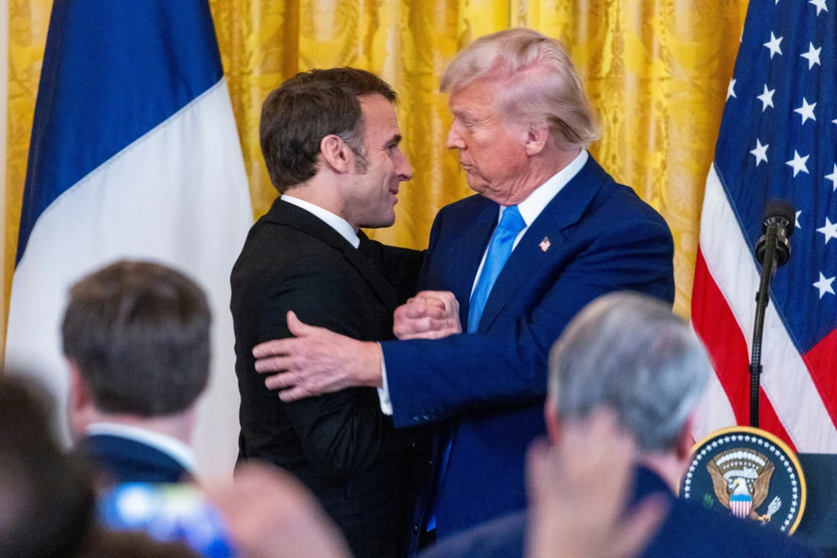 Trwa francusko-brytyjska ofensywa dyplomatyczna w sprawie Ukrainy. Prezydent Emmanuel Macron ujawnił szczegóły obietnic, jakie miał otrzymać od Donald Trumpa w czasie poniedziałkowej wizyty w Waszyngtonie.