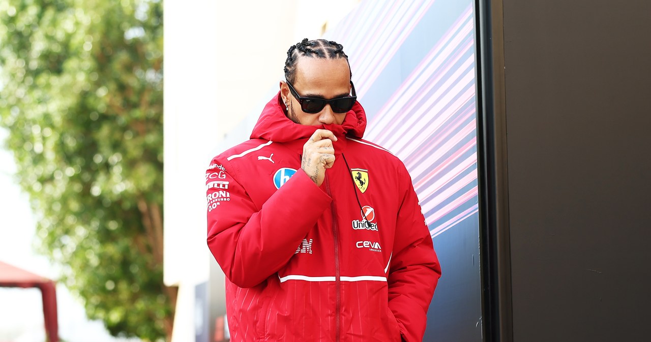 Bolidy F1 już na torze. Wszystkie oczy na Hamiltona, a auto Red Bulla obrócone
