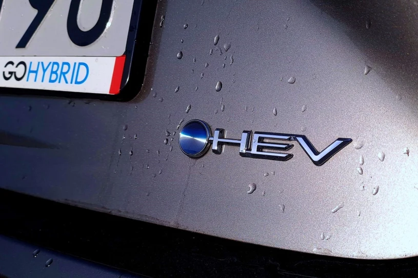 Masz hybrydę? Zimą mają trudniej, ta funkcja pomoże oszczędzić paliwo