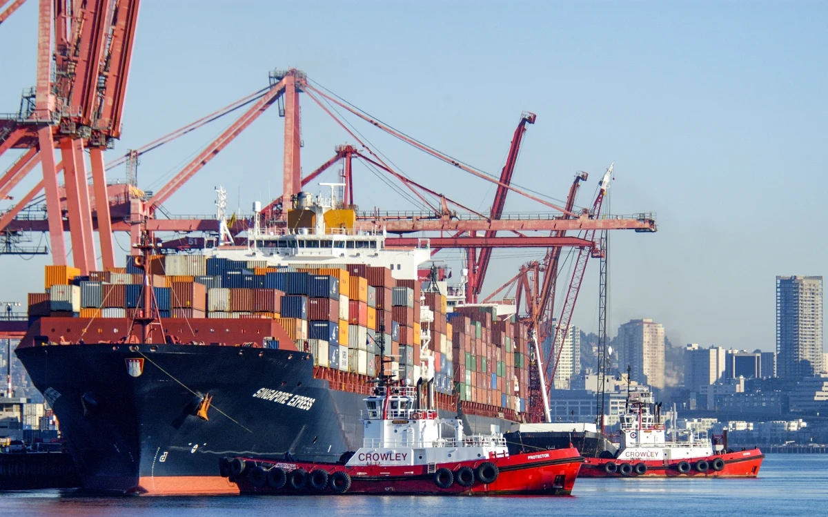 "UE odpowie w sposób zdecydowany na nieuzasadnione bariery w wolnym i uczciwym handlu" - przekazał rzecznik Komisji Europejskiej w odpowiedzi na słowa prezydenta USA Donalda Trumpa, który zapowiedział nałożenia cła w wysokości 25 proc. na towary sprowadzane z Unii Europejskiej. Bruksela ma gotową listę amerykańskich towarów, które może obłożyć cłami odwetowymi.