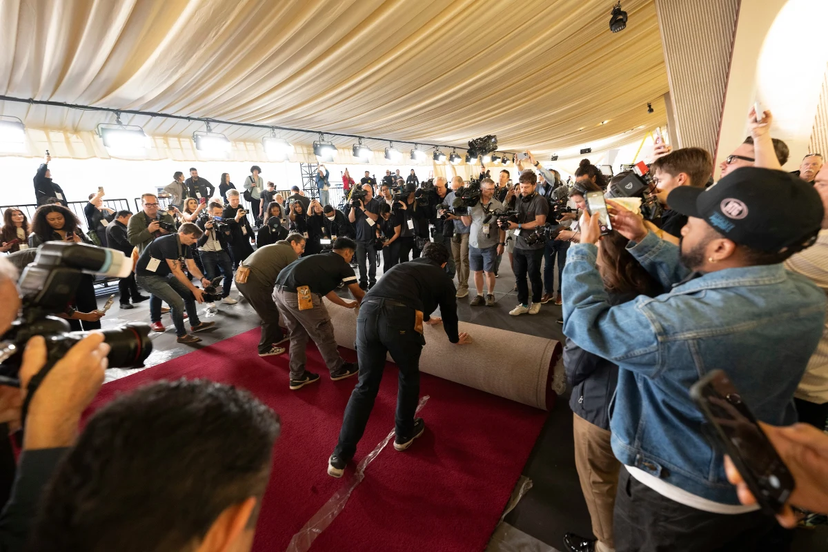 W Hollywood trwają ostatnie przygotowania do 97. gali rozdania Oscarów. Rozwinięto już czerwony dywan, ustawiane są dekoracje, odbywają się też ostatnie pokazy i dyskusje o nominowanych filmach. Ceremonia odbędzie się w nocy z niedzieli na poniedziałek polskiego czasu w Dolby Theatre. 