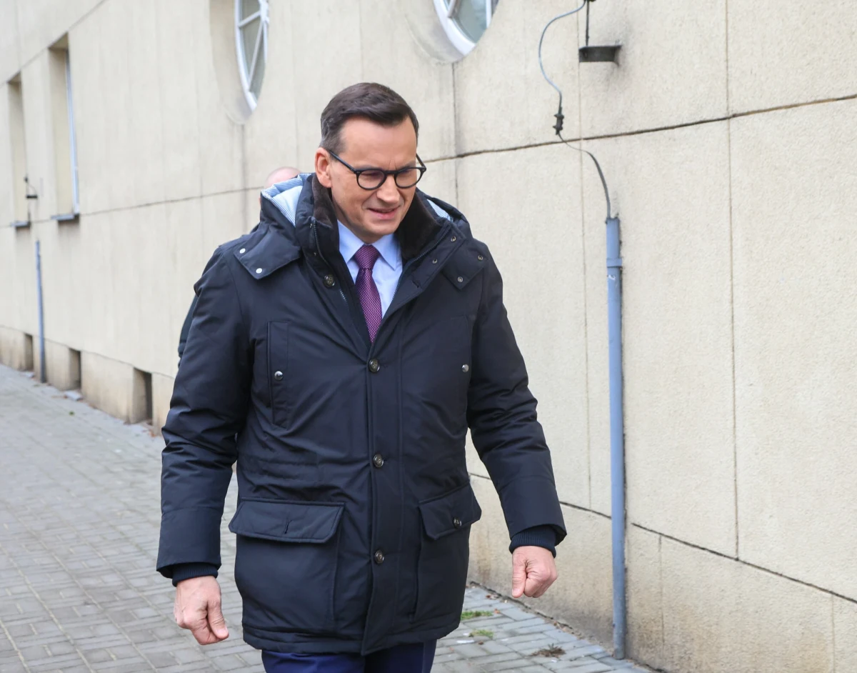 "Realizacja wyborów prezydenckich była moim obowiązkiem" - powiedział Mateusz Morawiecki przed Prokuraturą Okręgową w Warszawie. Były premier ma usłyszeć zarzuty w śledztwie dotyczącym organizacji wyborów korespondencyjnych w 2020 r.