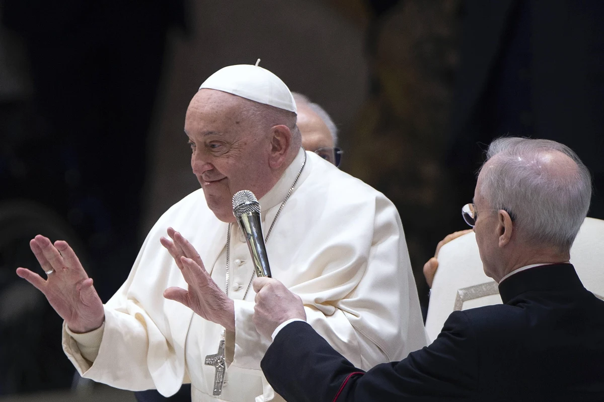 "Stan zdrowia papieża Franciszka znowu się poprawił"- poinformował w wieczornym komunikacie Watykan. Czwartek jest 14. dniem hospitalizacji Ojca Świętego w rzymskiej Poliklinice Gemelli. Franciszek trafił tam dwa tygodnie temu z obustronnym zapaleniem płuc.