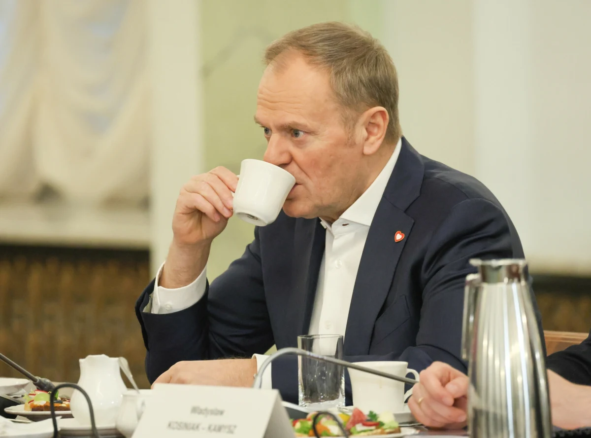 Prezydent USA Donald Trump bardzo dobrze czuje się w "nieprzewidywalności i zmienności zdarzeń" - ocenił premier Donald Tusk. "To jest jego metoda postępowania, traktowania sojuszników i przeciwników; jestem bardziej zaniepokojony, kiedy tę metodę stosuje agresywniej wobec sojuszników" - dodał szef polskiego rządu.