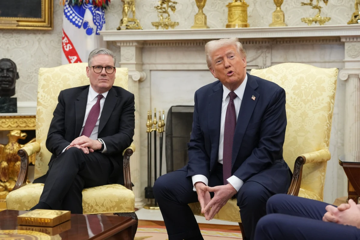 Premier Wielkiej Brytanii Keir Starmer złożył oficjalną wizytę w Waszyngtonie, gdzie spotkał się z Donaldem Trumpem. Starmer jest drugim po Emmanuelu Macronie europejskim przywódcą odwiedzającym w tym tygodniu USA. Obaj politycy chcą uzyskać dla Ukrainy gwarancje bezpieczeństwa.