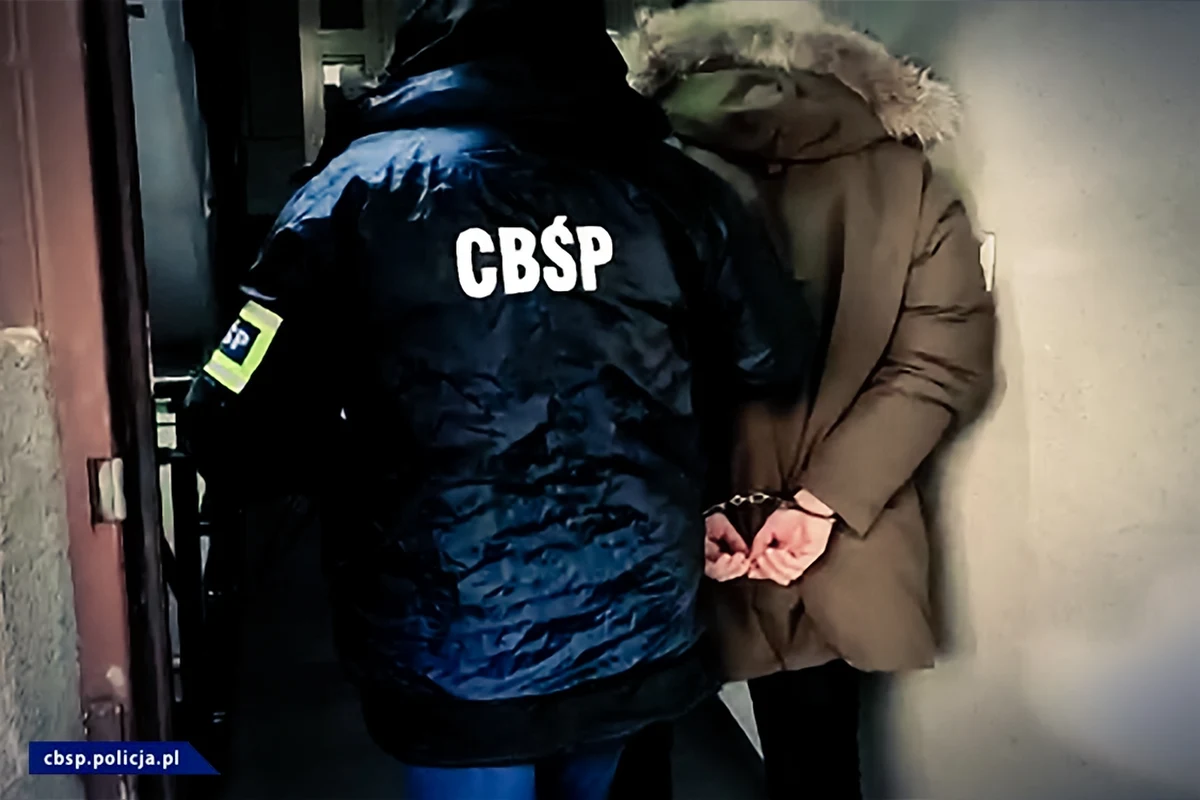 Mazowiecka prokuratura skierowała akt oskarżenia przeciwko 26 osobom zamieszanym w sprawę zbrojnej grupy przestępczej, która działała na terenie Siedlec (woj. mazowieckie) i innych miejscowości. Przestępcy zorganizowali nielegalną agencję towarzyską. W śledztwie uczestniczyło m.in. Centralne Biuro Śledcze Policji.