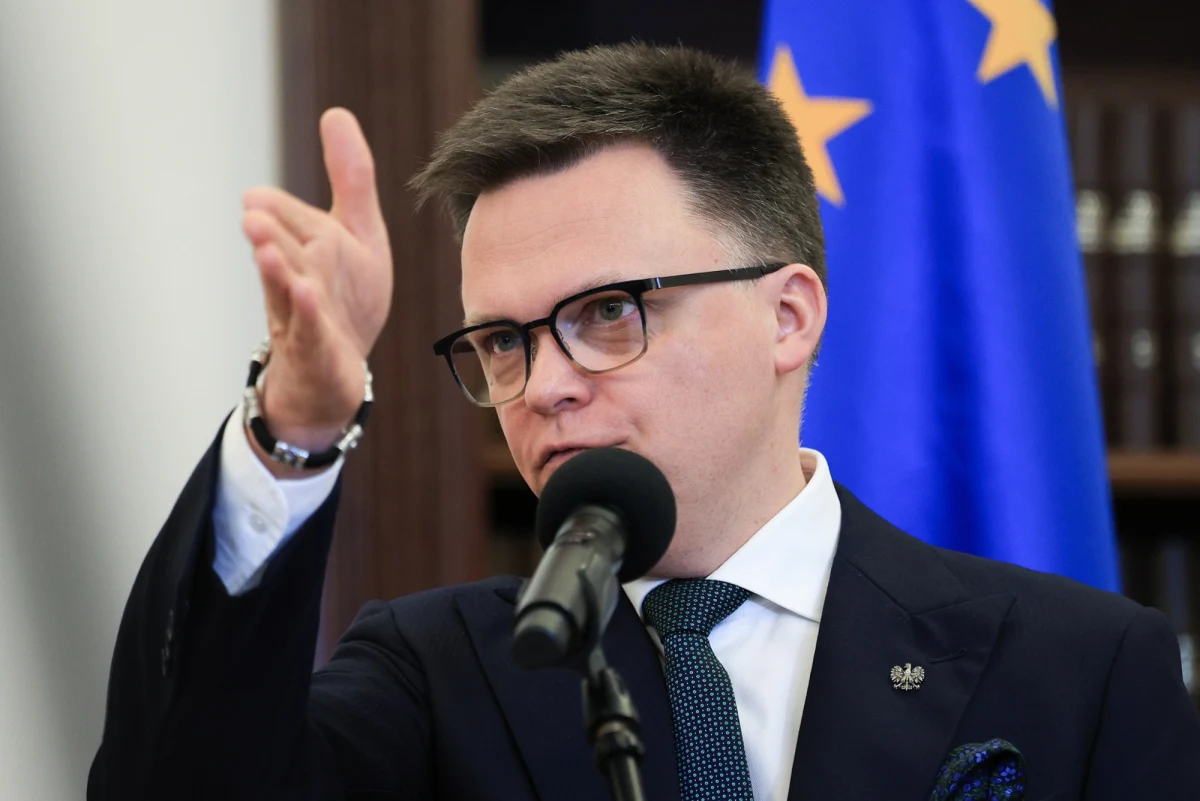 Marszałek Sejmu Szymon Hołownia zwrócił się do prezesa NBP Adama Glapińskiego z prośbą o obniżenie stóp procentowych. "Nie ma dziś żadnego powodu, by Polak za kredyt płacił więcej niż Czech lub Niemiec" - ocenił marszałek.