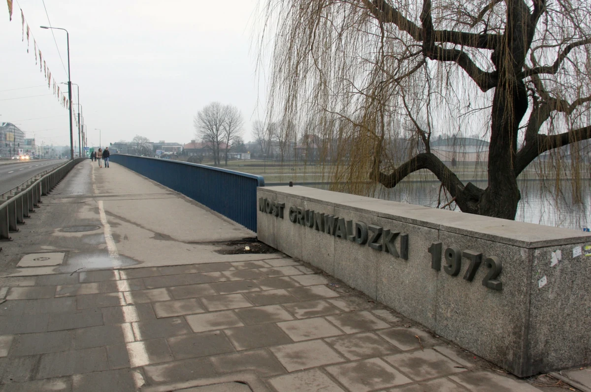 Za drogo, za mało czasu i nie ma pewności, że rozwiązanie będzie w pełni bezpieczne – to argumenty władz Krakowa, które wycofują się z pomysłu budowy mostu tymczasowego, który miał odkorkować miasto na czas remontu Mostu Grunwaldzkiego.