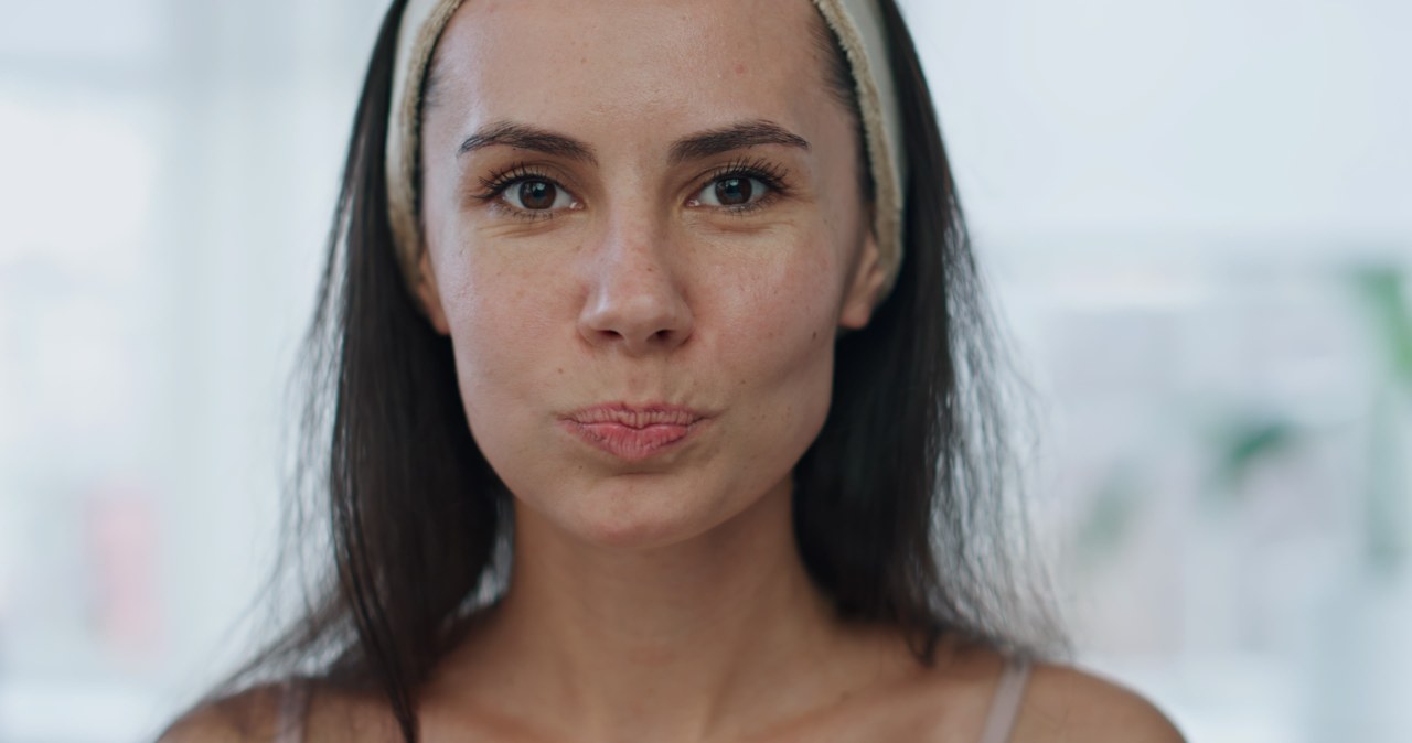 Wyszczupla i odmładza twarz, a nic nie kosztuje. Wystarczy kilka minut dziennie