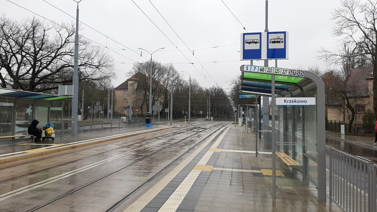 Nowa ulica Sosabowskiego już w pełni przejezdna. Dla samochodów dostępne są już wszystkie cztery pasy, a od marca na szczecińskim Krzekowie inaczej pojedzie komunikacja miejska.