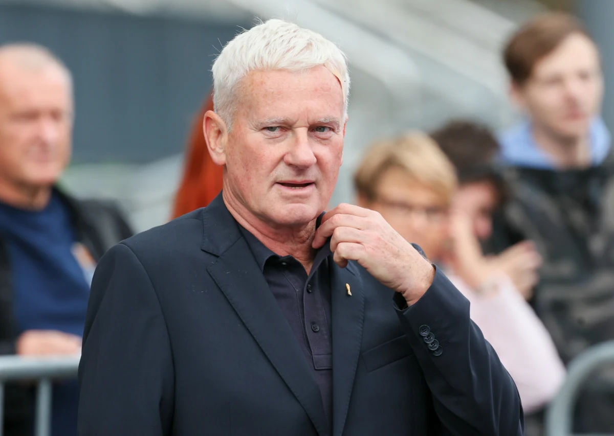 Lawina krytyki spadła w ostatnim czasie na sędziów piłkarskich w Polsce, czy to w meczach Ekstraklasy, czy Pucharu Polski. Mimo systemu VAR, niektórym zdarzały się błędy. Arbitrzy podejmowali kontrowersyjne decyzje, potem krytykowane przez ekspertów piłkarskich i kibiców. Dlatego - zdaniem byłego prezesa PZPN i sędziego międzynarodowego, Michała Listkiewicza - dobrym pomysłem jest wprowadzenie na polskich stadionach kolejnej innowacji - tłumaczenia się z decyzji przed kibicami.