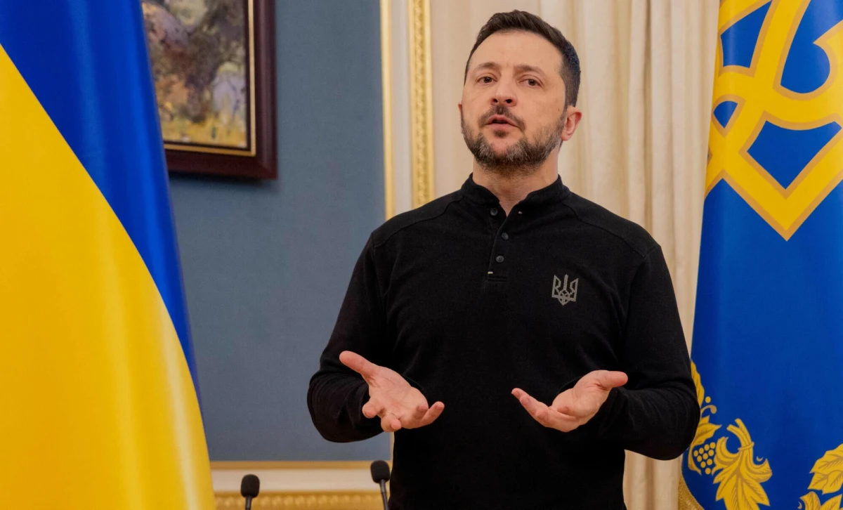 Spotkanie Donalda Trumpa z Wołodymyrem Zełenskim w Białym Domu początkowo przebiegało w stosunkowo dobrej atmosferze, ale zakończyło się bezprecedensową kłótnią, do której włączył się jeszcze wiceprezydent USA J.D. Vance. Ukraiński przywódca w wywiadzie dla Fox News - już po awanturze w Gabinecie Owalnym - przyznał, że nie sądzi, by zrobił coś złego. Tłumaczył, że irytowało go powtarzanie przez amerykańskich liderów nieprawdziwych liczb i nieprawidłowe przedstawianie sytuacji w Ukrainie.