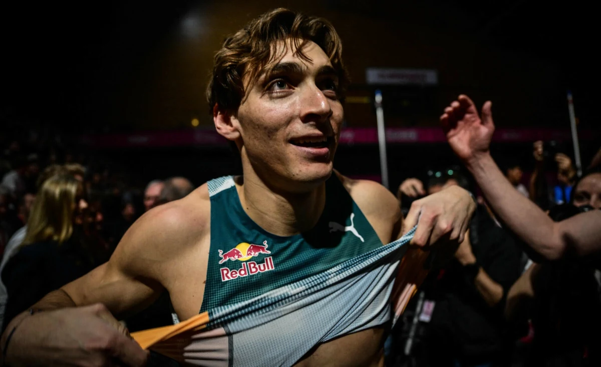 Nie od dziś wiadomo, że Armand Duplantis jest niemożliwy. Szwed udowodnił to po raz kolejny w piątek, kiedy podczas mityngu "All Star Perche" w Clermont-Ferrand ustanowił rekord świata w skoku o tyczce, zdobywając 6,27 m. Lekkoatleta o centymetr poprawił swoje ubiegłoroczne osiągnięcie z Chorzowa.