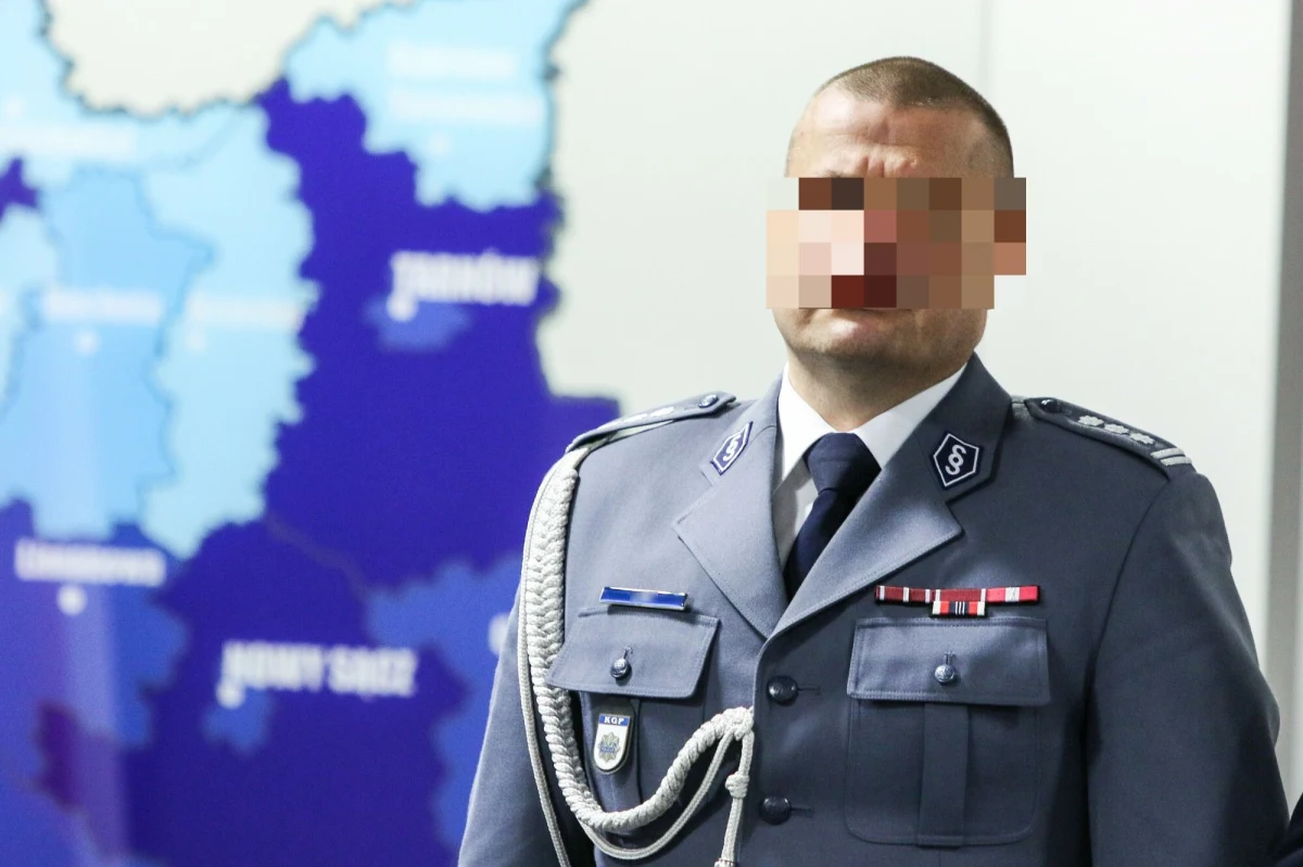 Funkcjonariusze Centralnego Biura Antykorupcyjnego zatrzymali Zbigniewa M. Były komendant główny policji wpadł w ich ręce w piątek wieczorem na lotnisku Chopina w Warszawie po tym, jak wyszedł z samolotu, którym przyleciał ze Sri Lanki. Prokuratura podejrzewa mężczyznę o popełnienie przestępstw w obrocie gospodarczym. Jak nieoficjalnie dowiedział się reporter RMF FM, według śledczych b. szef policji miał się dopuszczać tych czynów w 2024 r.
