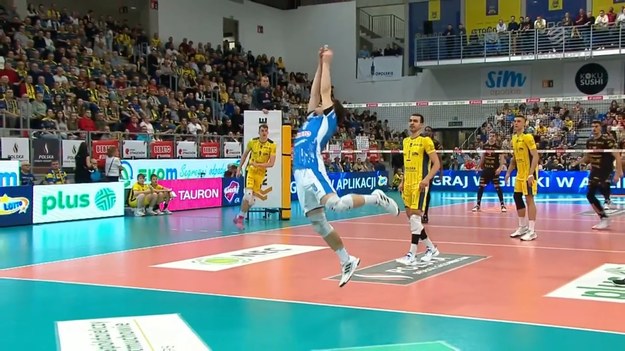 PSG Stal Nysa - Bogdanka LUK Lublin 0:3 (10:25, 20:25, 17:25). Siatkówka, PlusLiga 2025 - 27. kolejka. Jak zagrał Wilfredo Leon? Zdobył 18 punktów - 12/20 = 60% skuteczności w ataku + 5 asów + 1 blok. Najlepsze akcje.