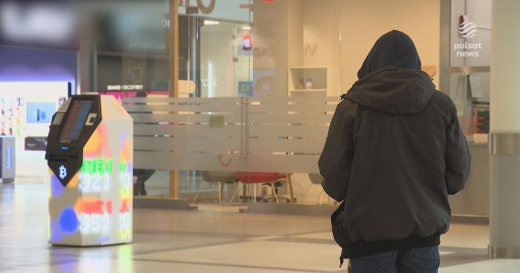 "Wydarzenia": Oszuści zmanipulowali kobietę. Jej oszczędności uratowali ochroniarze