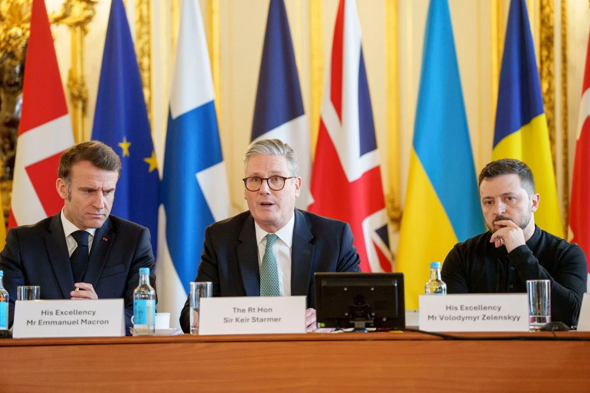 "W najbliższych tygodniach nie będzie żadnych europejskich żołnierzy na Ukrainie" - powiedział dziennikowi „Le Figaro” prezydent Francji Emmanuel Macron. Paryż i Londyn chcą najpierw doprowadzić do trwającego miesiąc rozejmu na ukraińskim niebie, Morzu Czarnym i wokół infrastuktury energetycznej. "Chcemy pokoju, ale nie chcemy go za wszelką cenę, bez gwarancji (...)" - podkreślał. Następnie dodał, że „Europejczycy zostali sami, zagrożeni na wschodzie i opuszczeni na zachodzie”.