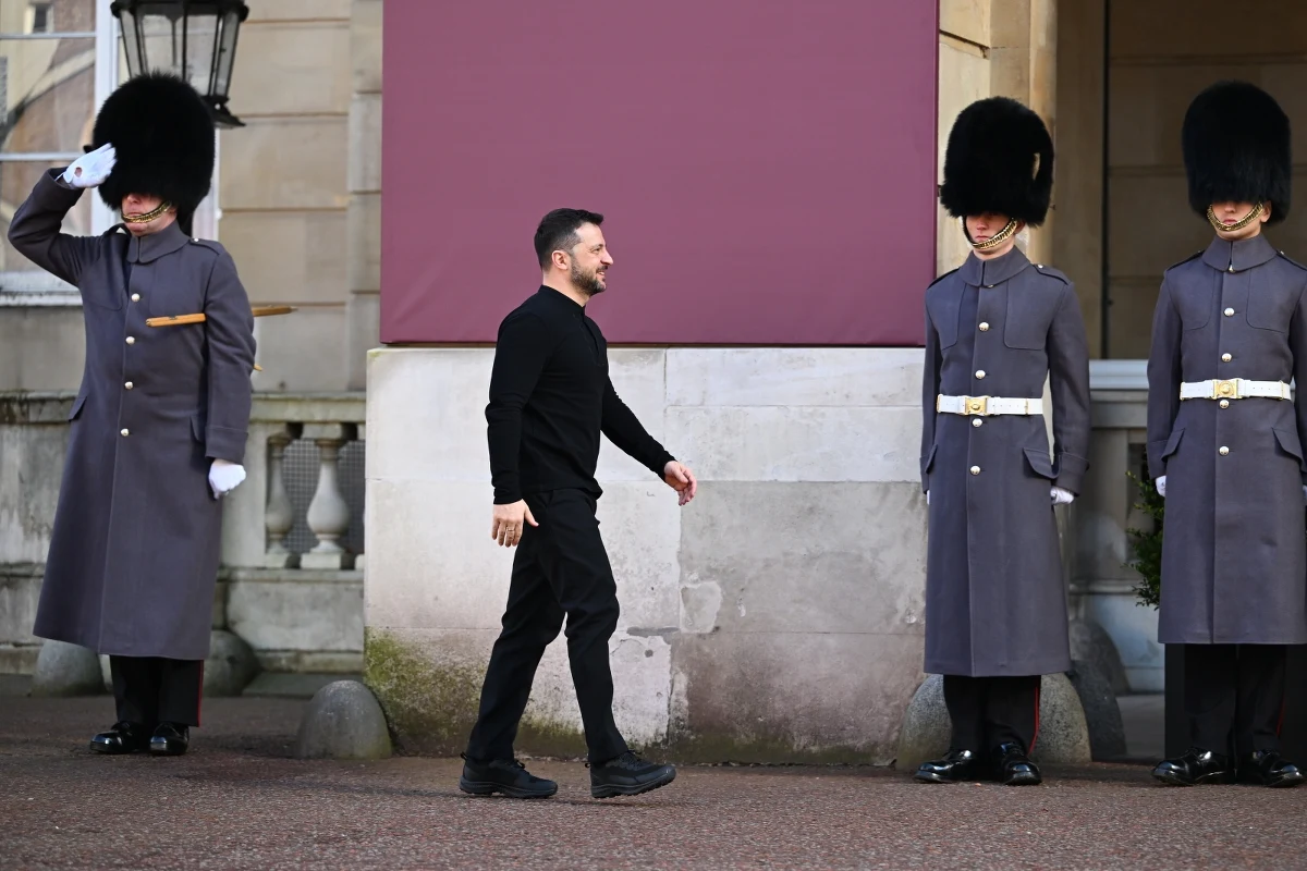 "Myślę, że mogę odbudować relację z prezydentem USA (...). Umowa, która jest na stole, zostanie podpisana, jeśli strony będą gotowe (...). Ukraina jest gotowa" - powiedział w niedzielę późnym wieczorem czasu polskiego Wołodymyr Zeleński w BBC. Chwilę wcześniej napisał na platformie X: "Czujemy silne wsparcie Ukrainy (...). Jedność Europy osiągnęła wyjątkowo wysoki poziom - jakiego nie widziano od dawna". "W najbliższej przyszłości przygotowywany jest szereg ważnych spotkań i decyzji" - dodał. To był jego pierwszy komentarz po szczycie, który odbył się dziś w Londynie.  