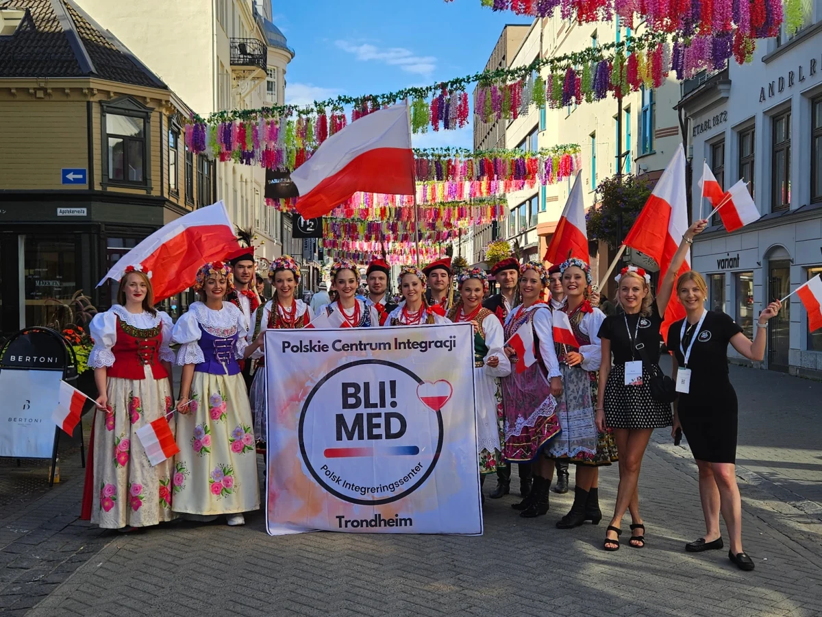Poniedziałek to dzień przerwy na mistrzostwach świata w narciarstwie klasycznym. Jest więc świetna okazja, by nieco lepiej poznać Trondheim i sprawdzić, jak żyje się tutaj Polakom. Co zaskakuje w tym kraju, jacy są Norwegowie i jak patrzą na naszych rodaków? Dziennikarzowi RMF FM opowiedziały o tym Anna Romanowska i Kamila Stanisławek, które od wielu lat mieszkają w Trondheim. W mieście działa Bli Med Polskie Centrum Integracji, które stara się konsolidować tutejszą Polonię i zachęca Norwegów do poznania polskiej kultury.