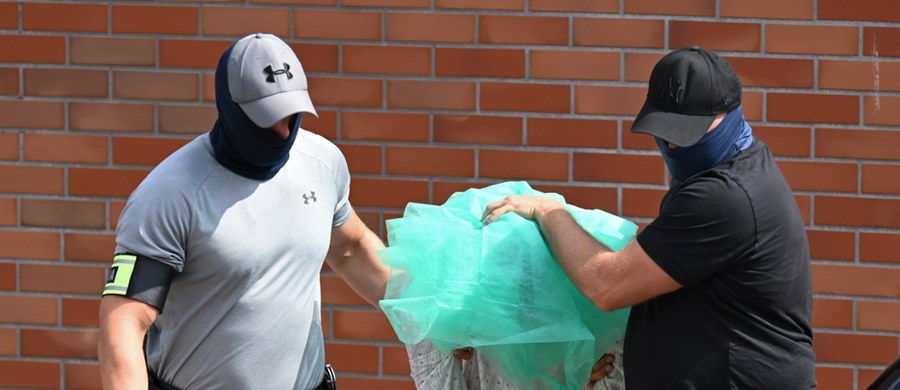 Jest akt oskarżenia przeciwko 21-letniemu Maksymilianowi S. Mężczyzna odpowie za wepchnięcie pod pociąg na dworcu w Sopocie 23-letniego gdańszczanina, który zginął. Oskarżonemu grozi dożywocie.
