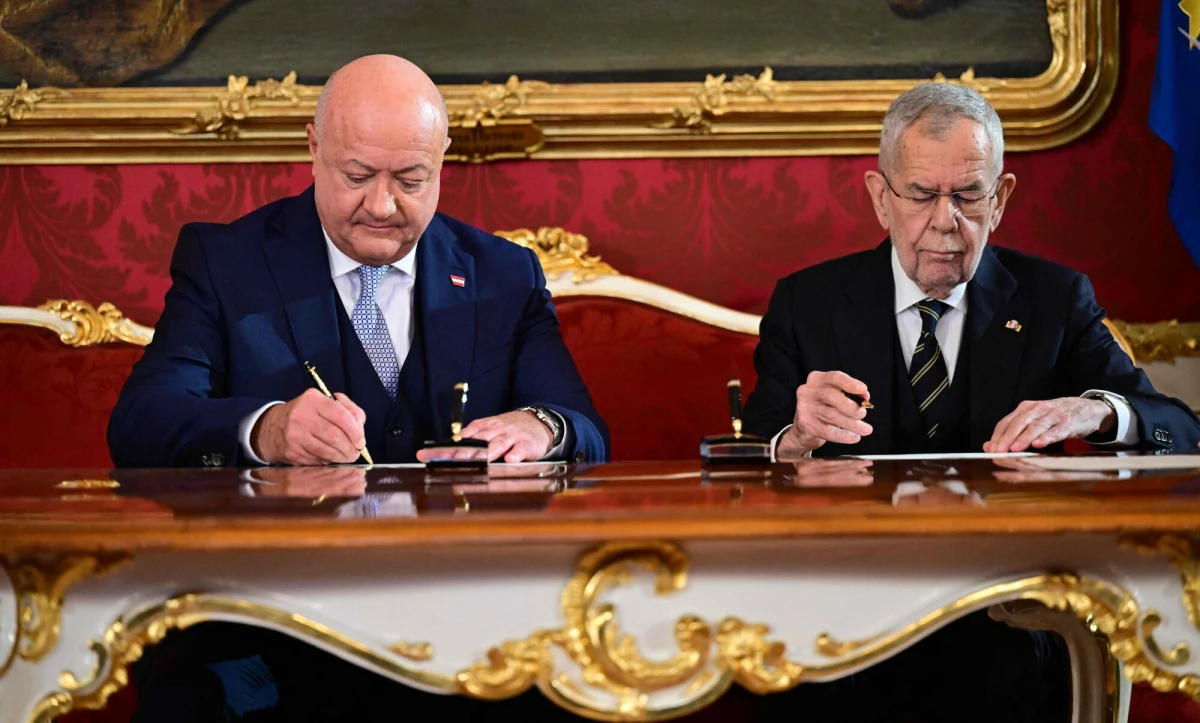 Choć od wyborów parlamentarnych w Austrii minęło ponad pięć miesięcy, nowy kanclerz został zaprzysiężony dopiero w poniedziałek. Na czele trójpartyjnej koalicji rządzącej stanął lider Austriackiej Partii Ludowej Christian Stocker.