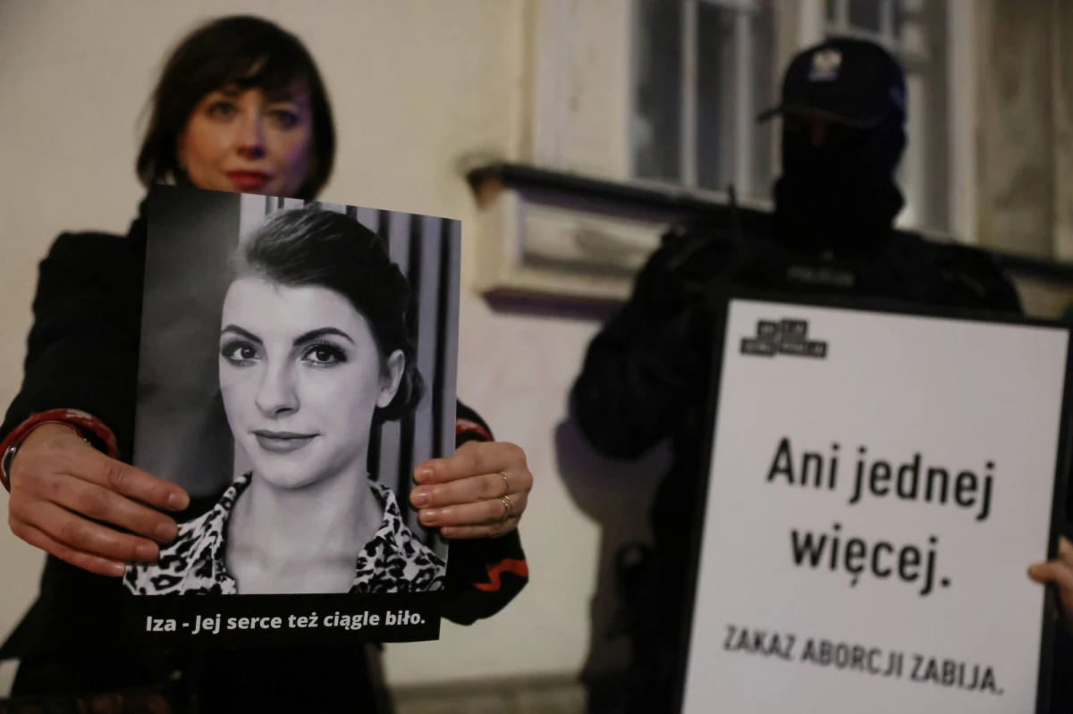 Trzej lekarze, którzy w 2021 r. w Szpitalu Powiatowym w Pszczynie zajmowali się 30-letnią ciężarną Izabelą, mają zawieszone prawo wykonywania zawodu. Taką decyzję podjął Okręgowy Sąd Lekarski w Katowicach. Kobieta zmarła w wyniku wstrząsu septycznego.