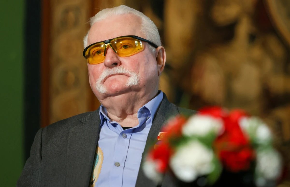 "Pańskie oczekiwania co do okazywania szacunku i wdzięczności za pomoc materialną udzieloną przez Stany Zjednoczone walczącej z Rosją Ukrainie uważamy za obraźliwe" - piszą w liście do prezydenta Donalda Trumpa byli polscy więźniowie polityczni. Pismo, opublikowane przez Lecha Wałęsę w mediach społecznościowych, podpisał były prezydent Polski i 38 innych osób.