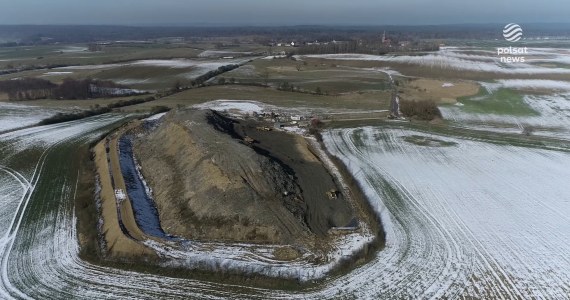 "Wydarzenia": Widać ją z kosmosu. Hałda śmieci w Lubiechowie Górnym
