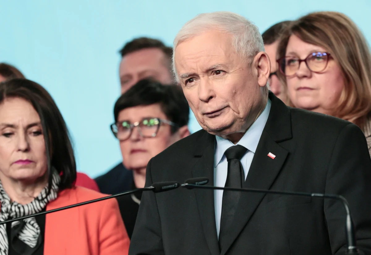 "Nie chcę oceniać tego, co stało się w Białym Domu" - oświadczył prezes PiS Jarosław Kaczyński, pytany o piątkowe spotkanie prezydentów USA i Ukrainy. Choć jego zdaniem "stało się niedobrze", obecnie najważniejsza jest rozmowa o rozwiązaniach, a te wymagają porozumienia z USA.