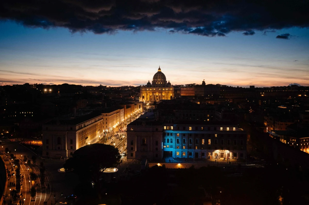 "Dwa epizody ostrej niewydolności oddechowej" miał w poniedziałek papież Franciszek - przekazał Watykan wieczorem. Dziś 18. dzień pobytu Ojca Świętego w szpitalu. Franciszek trafił do rzymskiej Polikliniki Gemelli 14 lutego z objawami zapalenia oskrzeli. Po kilku dniach stwierdzono u niego obustronne zapalenie płuc.