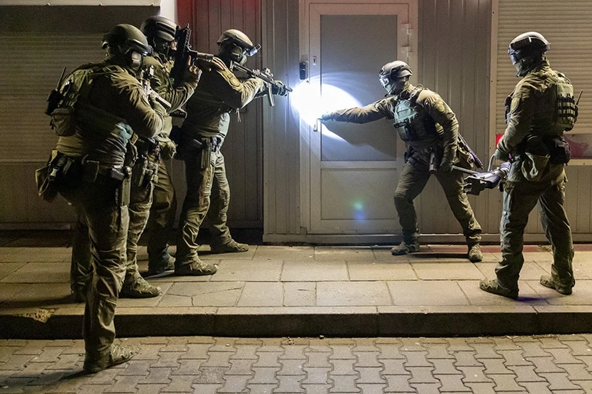 Krajowa Administracja Skarbowa zlikwidowała w Warszawie 56 nielegalnych salonów gier i zabezpieczyła 280 automatów. W zakrojonej na szeroką skalę akcji brało udział prawie 250 funkcjonariuszy KAS.