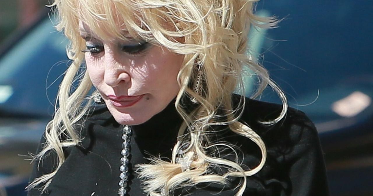 Dolly Parton znienacka zmieniła datę koncertów. Jej siostra dodała dramatyczny wpis