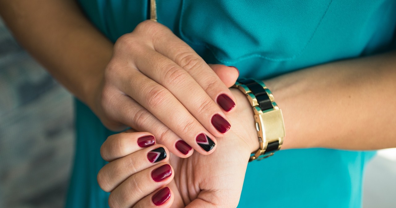 Masz krótkie paznokcie? Włoski manicure został stworzony dla ciebie