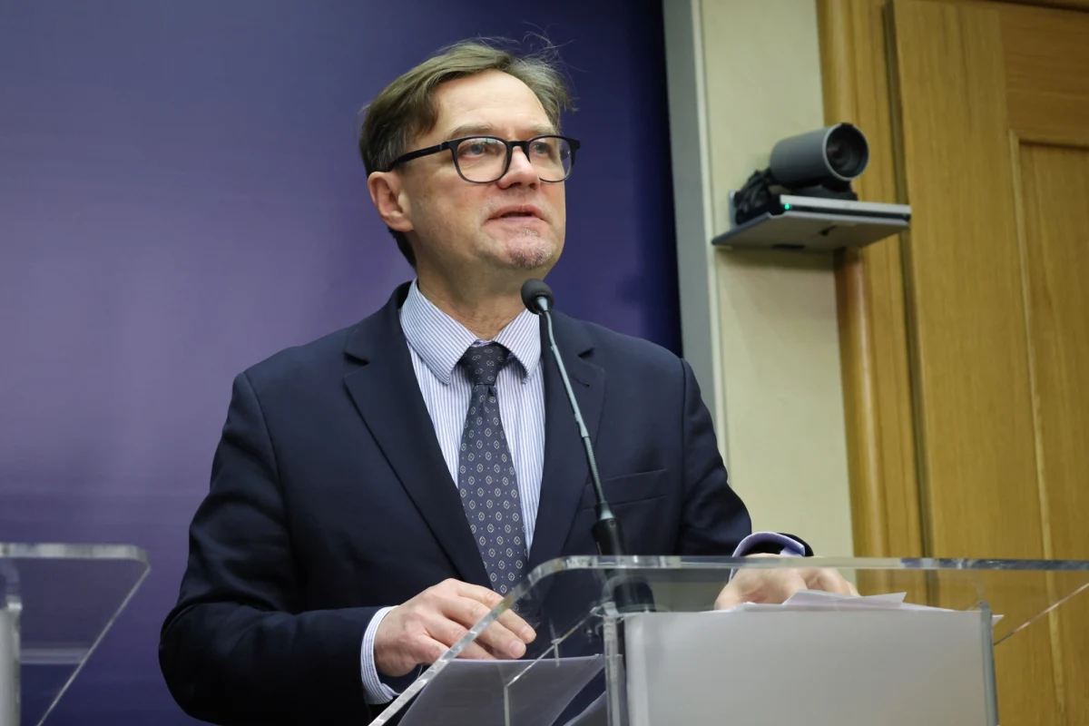 "Sytuacja jest bardzo poważna" - stwierdził rzecznik Ministerstwa Spraw Zagranicznych Paweł Wroński, komentując decyzję Donalda Trumpa o wstrzymaniu pomocy dla Ukrainy. Jak powiedział, amerykański prezydent nie konsultował się w tej sprawie z sojusznikami. 