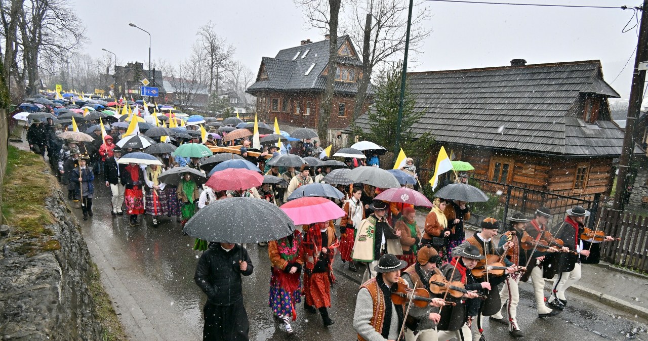 Są dwie wersje tego nabożeństwa. Nową formę zainicjował papież