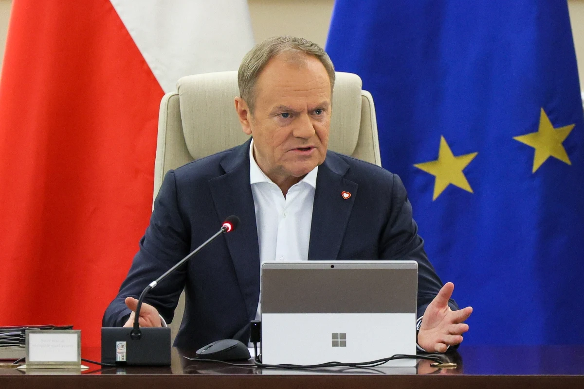 "Meldunki, które napływają z granicy, z naszego hubu w Jasionce, potwierdzają zapowiedzi strony amerykańskiej" - powiedział Donald Tusk, odnosząc się do wstrzymania przez USA pomocy dla Ukrainy. "Sytuacja jest poważna" - mówił premier na posiedzeniu rządu.