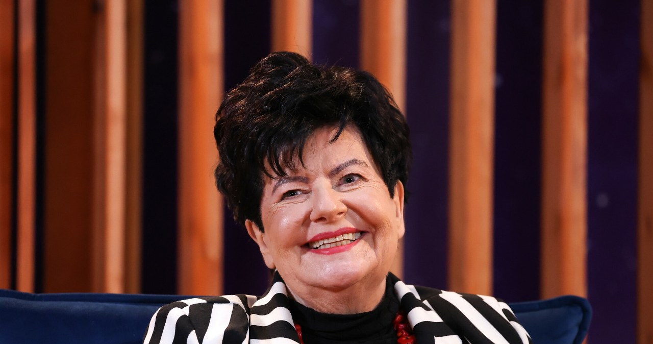 "Czerwone korale, czerwone niczym wino". Jaka moc tkwi w tej pozornie błahej ozdobie?