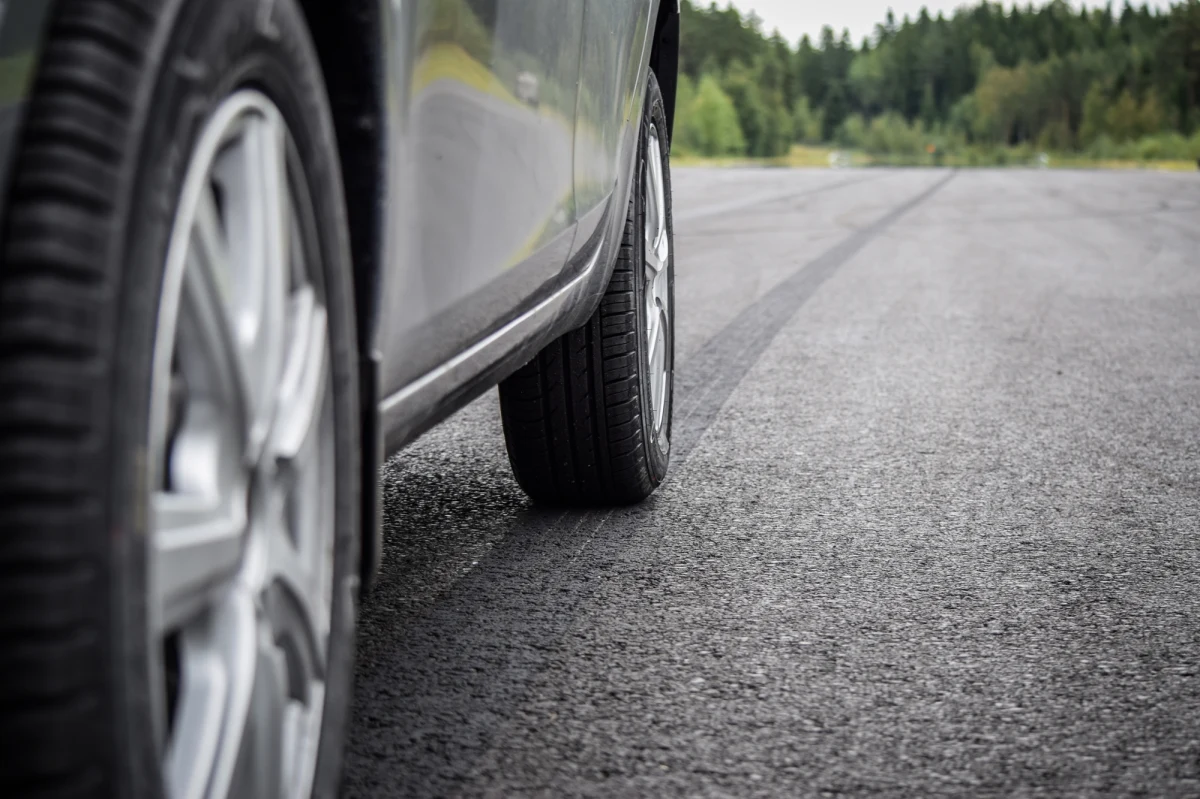 Ponad 2,5 promila alkoholu miał w organizmie 42-latek, który na Lubelszczyźnie uczył jeździć autem swoją partnerkę. Nie szło jej najlepiej i bynajmniej nie z powodu braku umiejętności. Kobieta także była pijana - miała blisko 2 promile alkoholu.